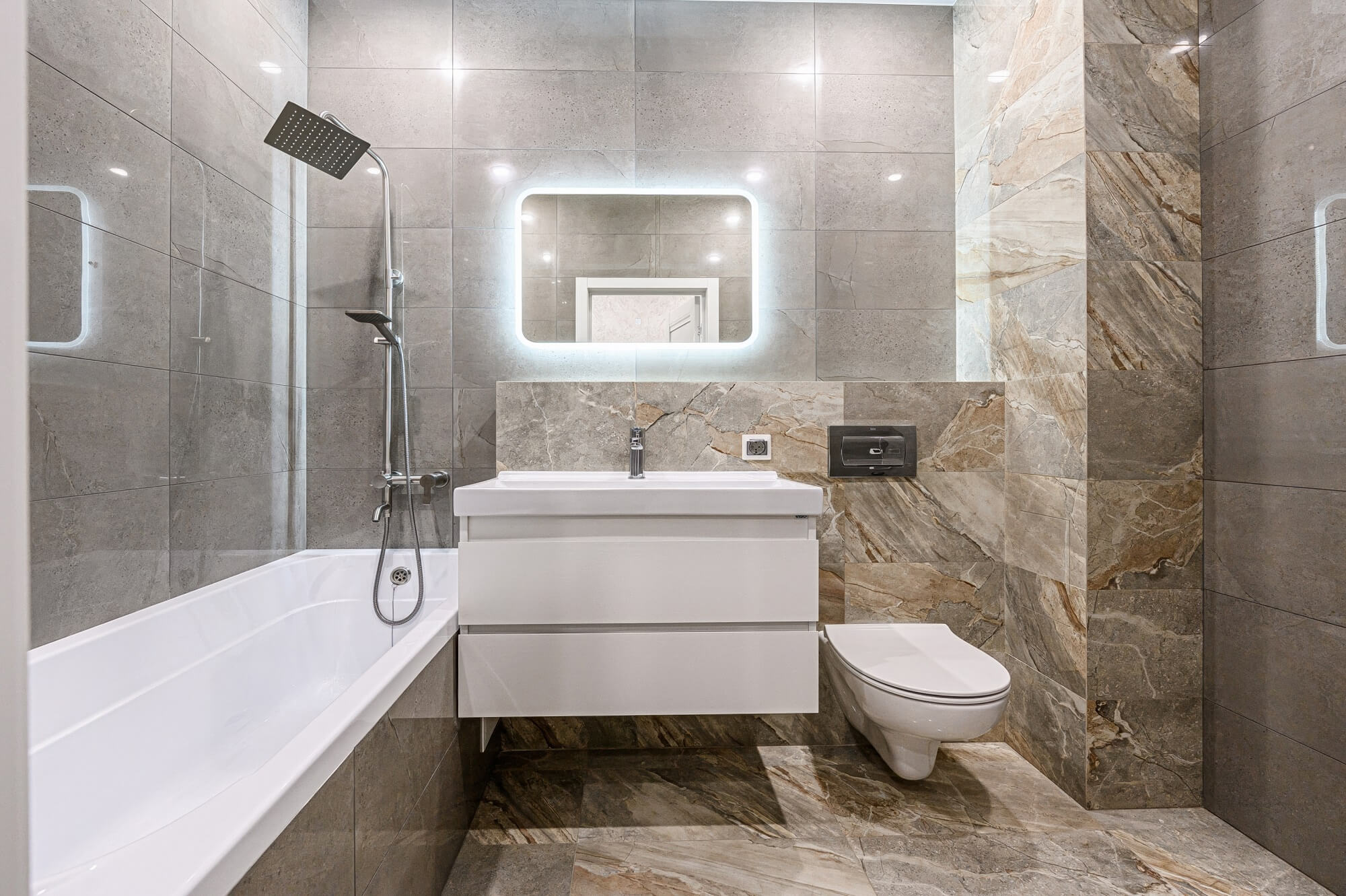 Mieszkanie z dwiema łazienkami - kiedy to dobre rozwiązanie